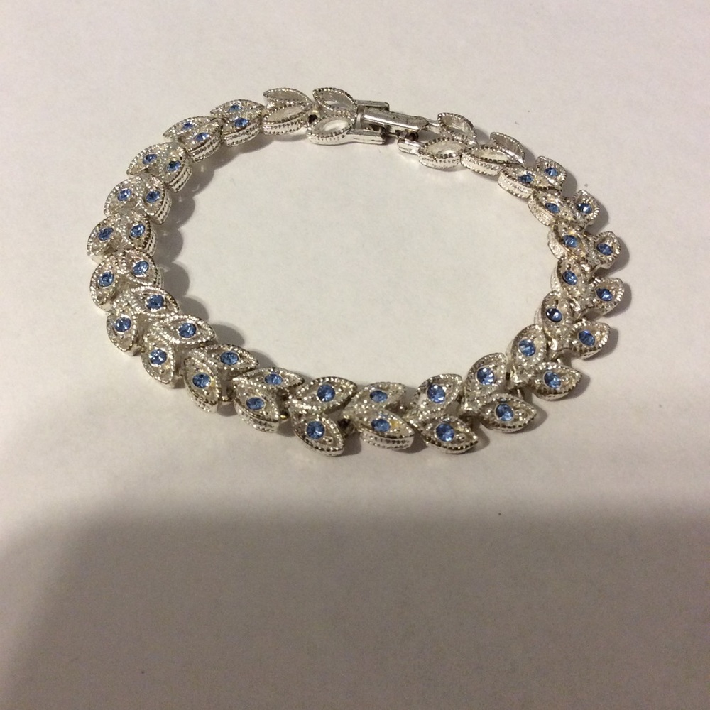 ✨Silver & Blue Gem Bracelet✨
